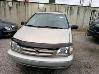A picture of Distress sale TOYOTA SIENNA TOKUNBO BUY AND DRIVE JUST AT