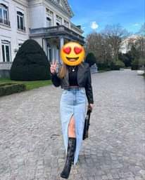 A picture of Jupe jeans et bijoux fantaisie