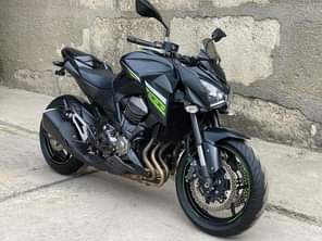 A picture of Kawasaki Z1000 800cc Engine capacity using 8 gears with complete