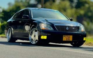 A picture of TOYOTA CROWN ROYAL available now 