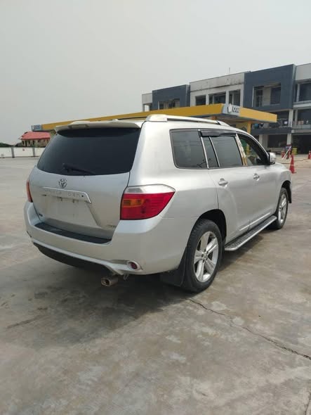 A picture of Toyota Highlander 2010