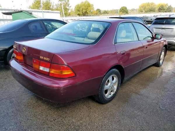 A picture of LEXUS ES300 Year Model 2000 Condition Buy And Drive Price