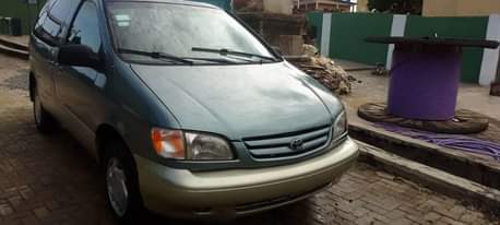 A picture of 2000 sienna