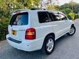 A picture of Toyota Kluger Price 20 Million Engine 2AZ 2360cc Petrol fuel