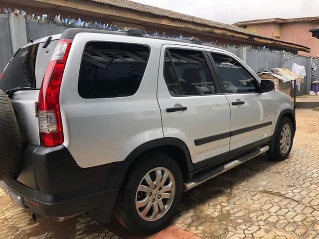 A picture of 2005 register Honda crv car is absolutely buy and drive