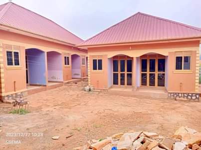 houses kireka