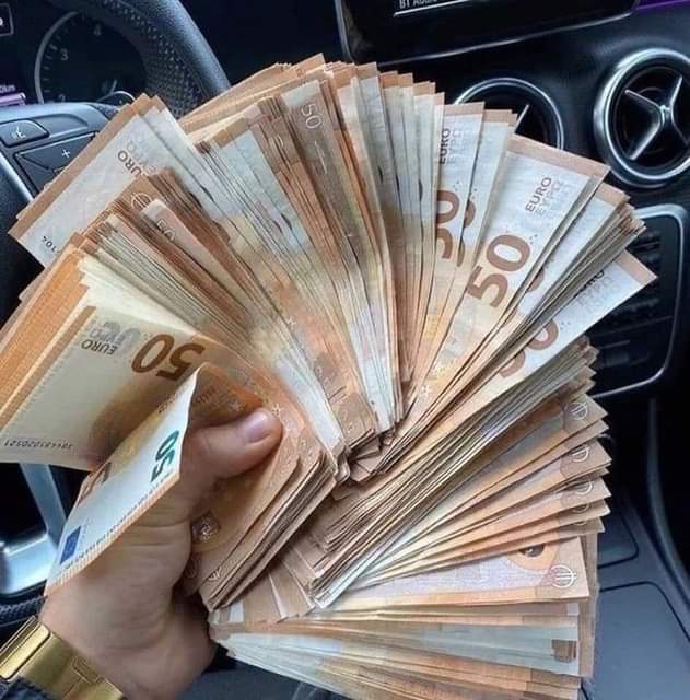 A picture of Bank notes available