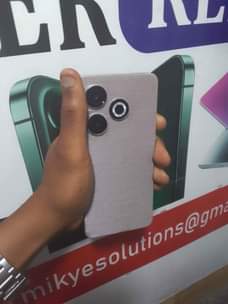A picture of INFiNIX SMART 8 JIBI 128 AINA KIPENGERE CHOCHOT BEI NI
