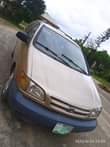 A picture of TOYOTA SIENNA 2000
