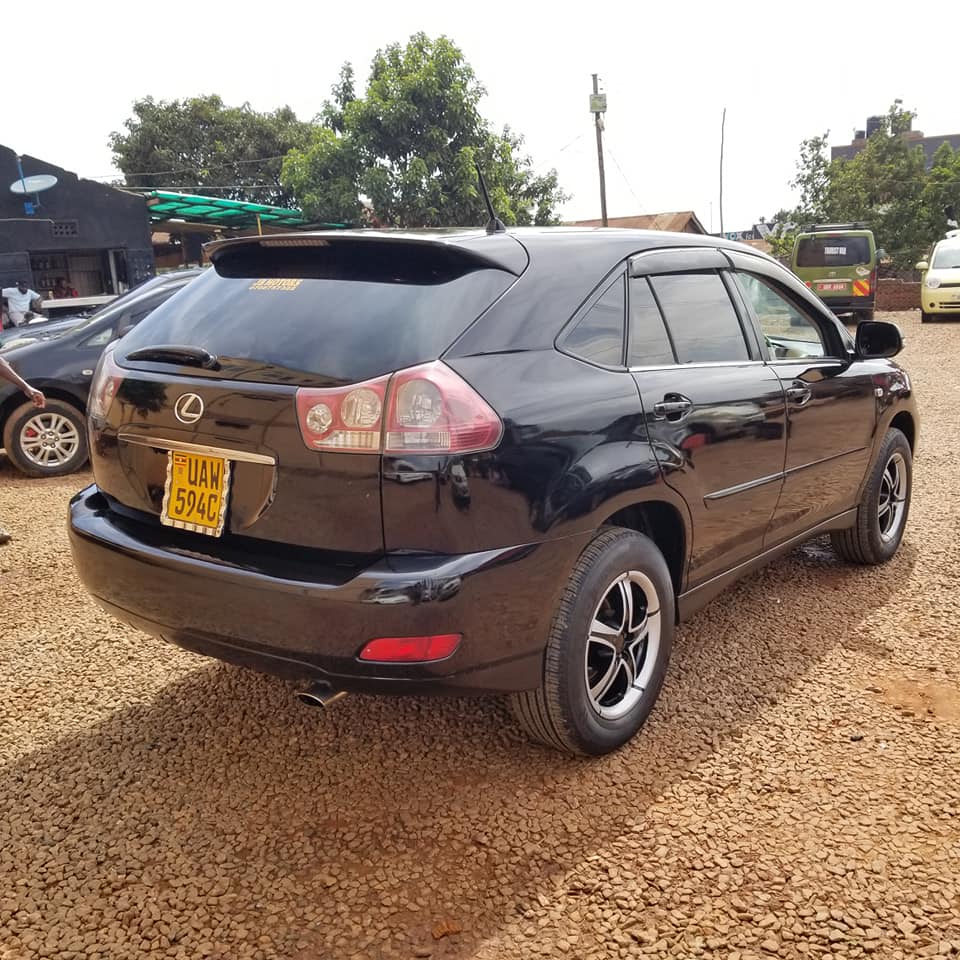 A picture of Toyota Harrier 2006