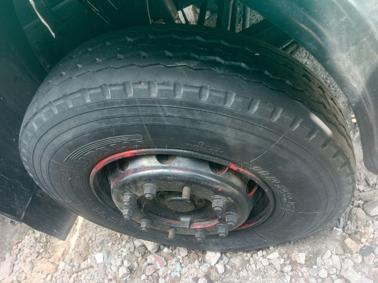 A picture of Water Tanker truck Mercedes 6tyred 10bolts