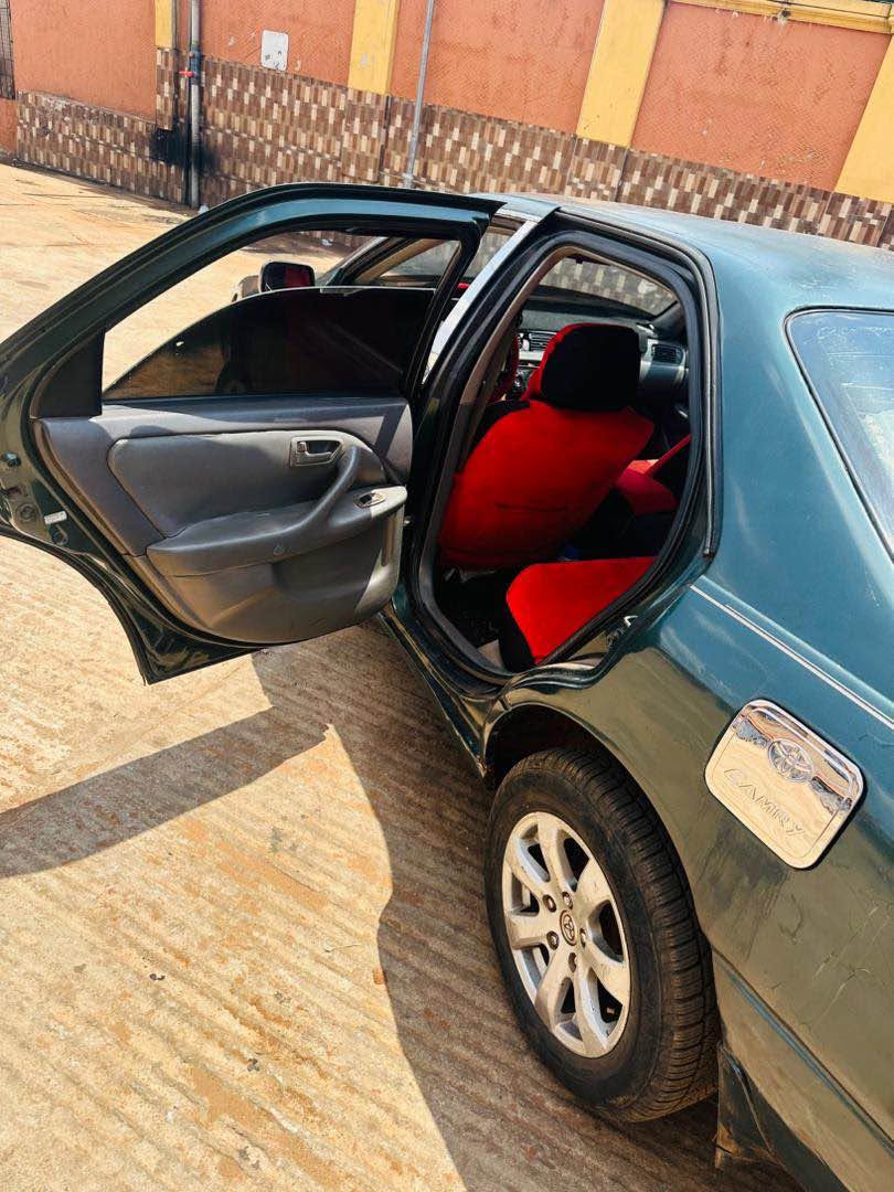 A picture of Toyota camry 2 2