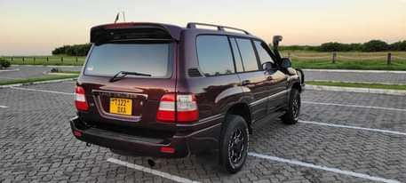 A picture of TOYOTA LAND CRUISER VX BEI MILLION 68 0789200764