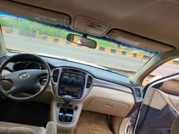 A picture of Sharp Toyota Highlander 2004 up for sale buy drive with