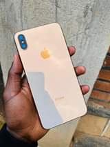 A picture of iPhone XS Max with slight crack 64Gb at 550k
