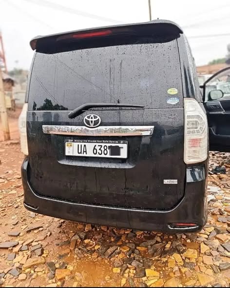 A picture of Toyota Noah 27m model 2012 0756358601 0774586964