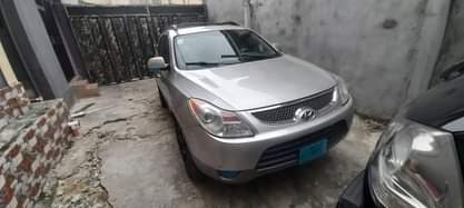 A picture of 2008 Hyundai Veracruz Leather interior 3 row seat Remote boot