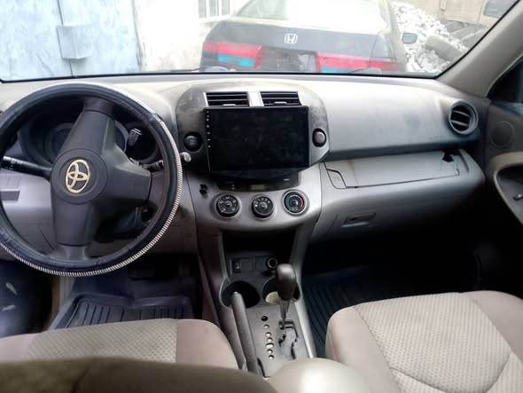 A picture of Toyota RAV4 2008 3rows V4
