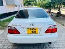 A picture of TOYOTA CROWN