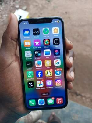 A picture of iPhone X 64gb no Face ID battery 82 at only