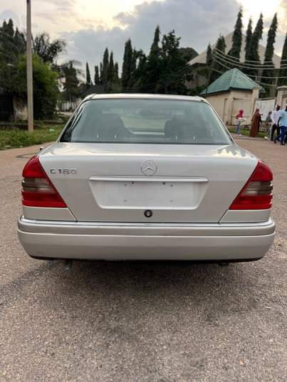 A picture of QUICK SALE EXTREMELY CLEAN USED MERCEDES BENZ C180 JAKA BELGIUM