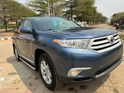 A picture of Toyota Highlander 2013