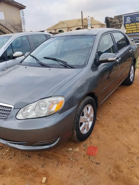 A picture of Toyota Corolla 04