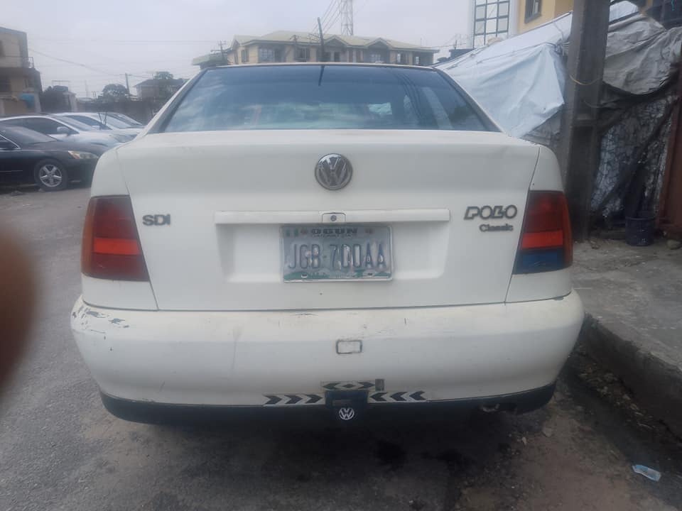 A picture of Volkswagen Polo 100 first body and 100 engine and manual
