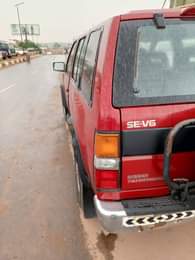 A picture of Nissan Pathfinder first edition is available with good condition engine