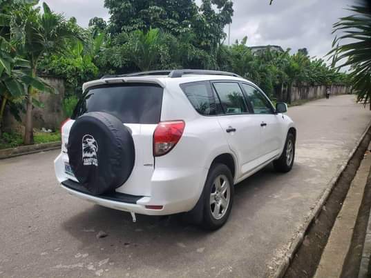 A picture of 2008 Toyota rav4 4 plugs everything working going for 7