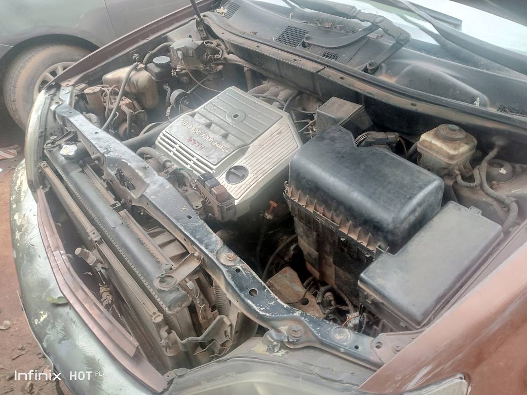 A picture of Lexus RX 330