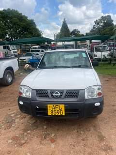 used nissan np300