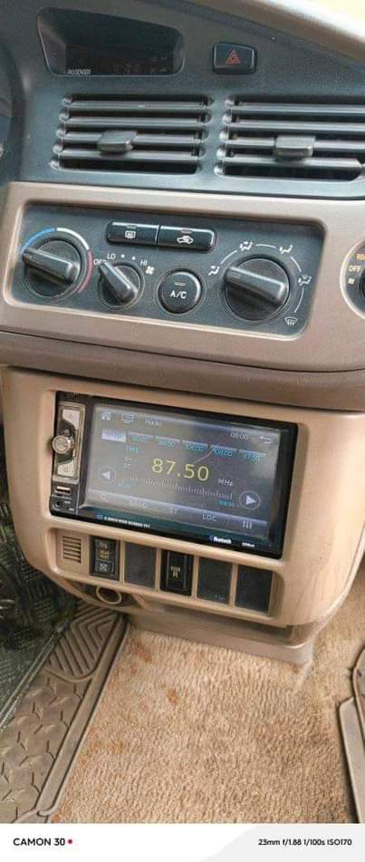 A picture of 2002 Toyota Sienna