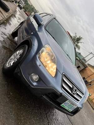 A picture of 2005 HONDA CR V Hatchback