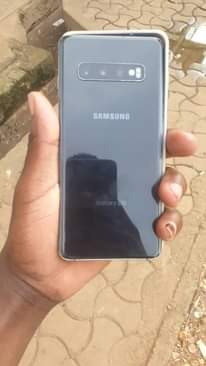 A picture of Samsung s10