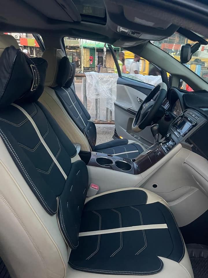 A picture of TOYOTA VENZA 011