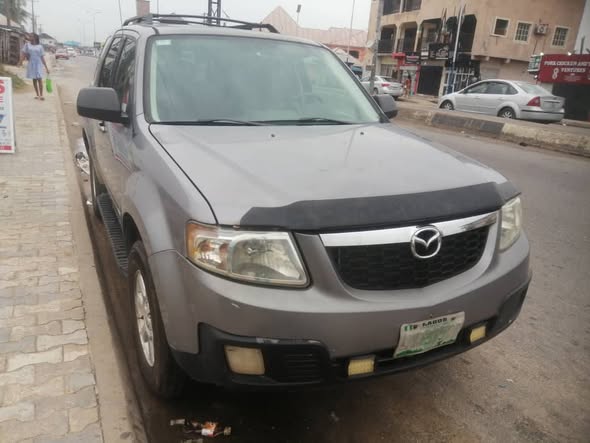 A picture of 2008 Mazda tribute v6 0703967545
