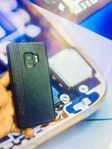 A picture of Samsung galaxy so with dot