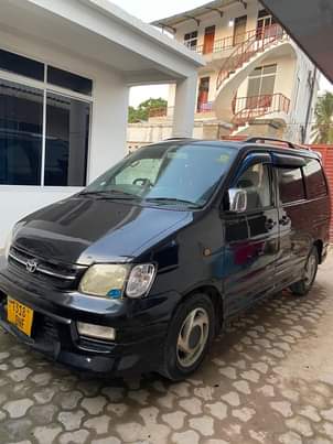 A picture of Toyota Noah sr40 inauzwa 12 5million