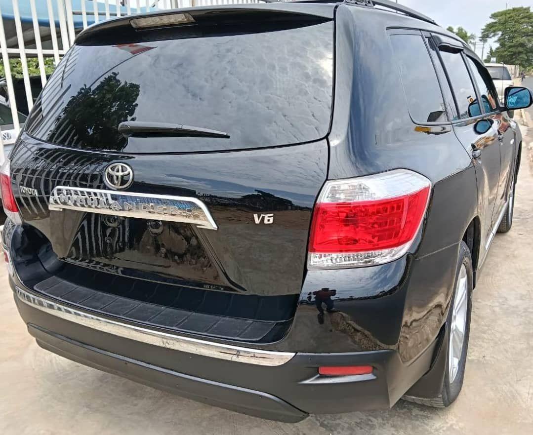 A picture of Distress sale Toyota highlander 092013 2022 on custom Painted Engine