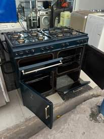 A picture of Jiko kubwaa plate 8 Full gass Bei ni 400000 Pigaa