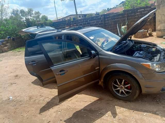 A picture of Sharp Pontiac vibe 05