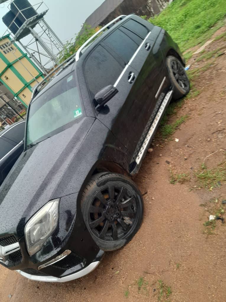 A picture of Dealer deal 2010 glk350 full options with panoramic roof engine