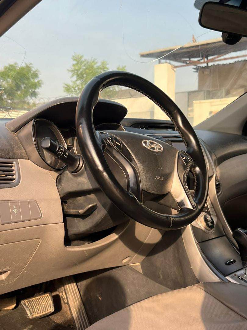 A picture of Clean ng used 2013 HYUNDAI ELANTRA with everything working perfectly
