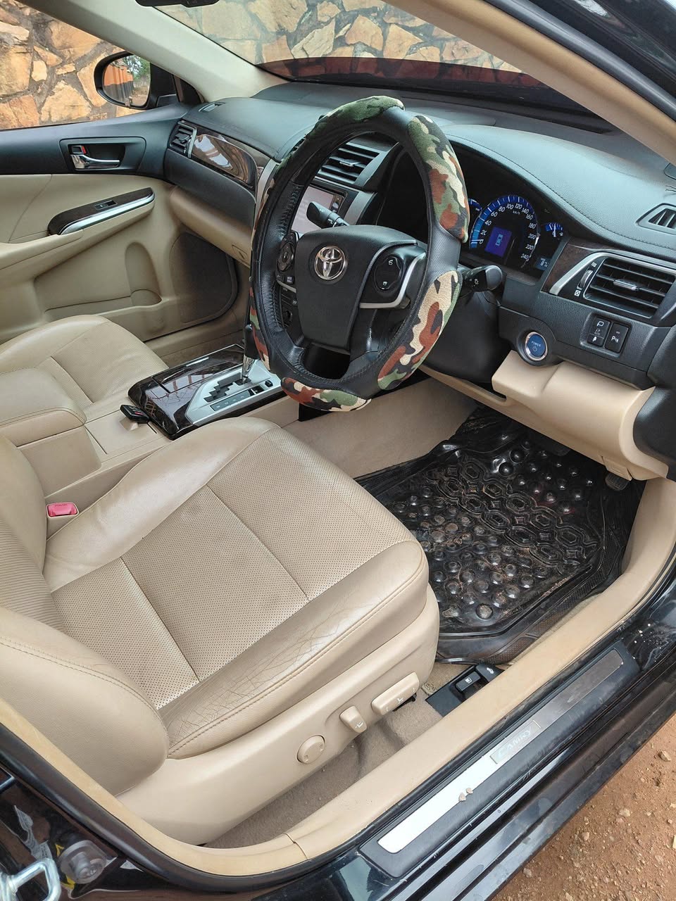 A picture of Toyota Camry Hybrid 2013 33m 0759700430