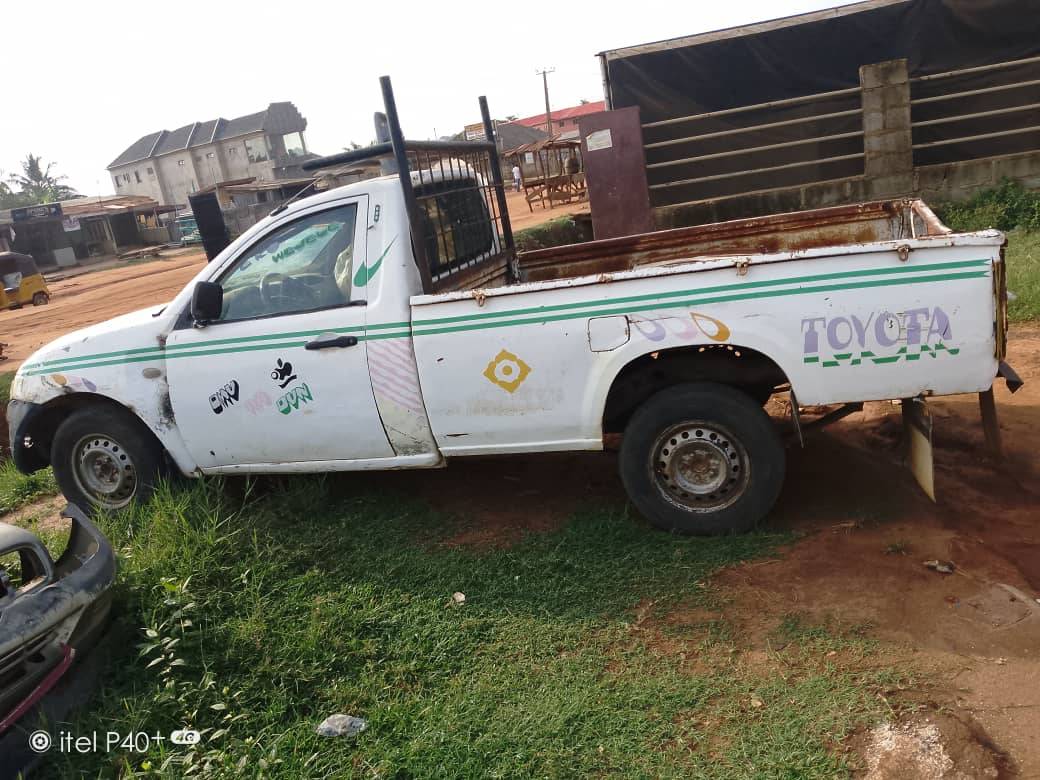 A picture of Mitsubishi truck