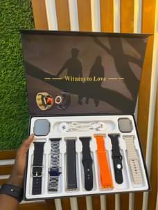A picture of COUPLE WATCH