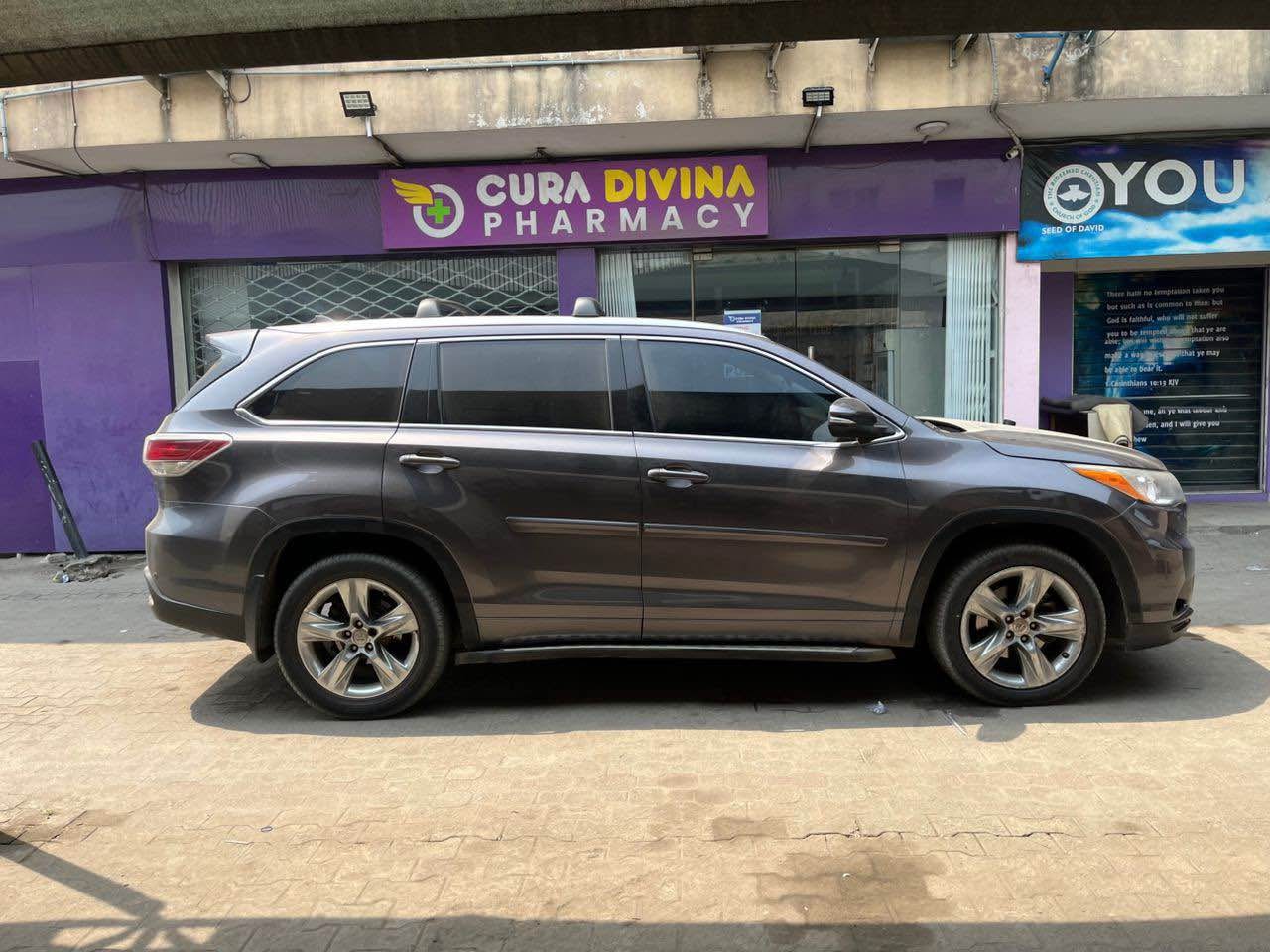 A picture of Toyota Highlander 2016 limited edition