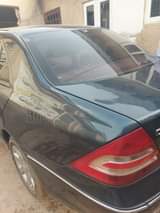 A picture of Mercedes benz C230 compressor