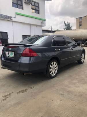 A picture of Honda Accord 06